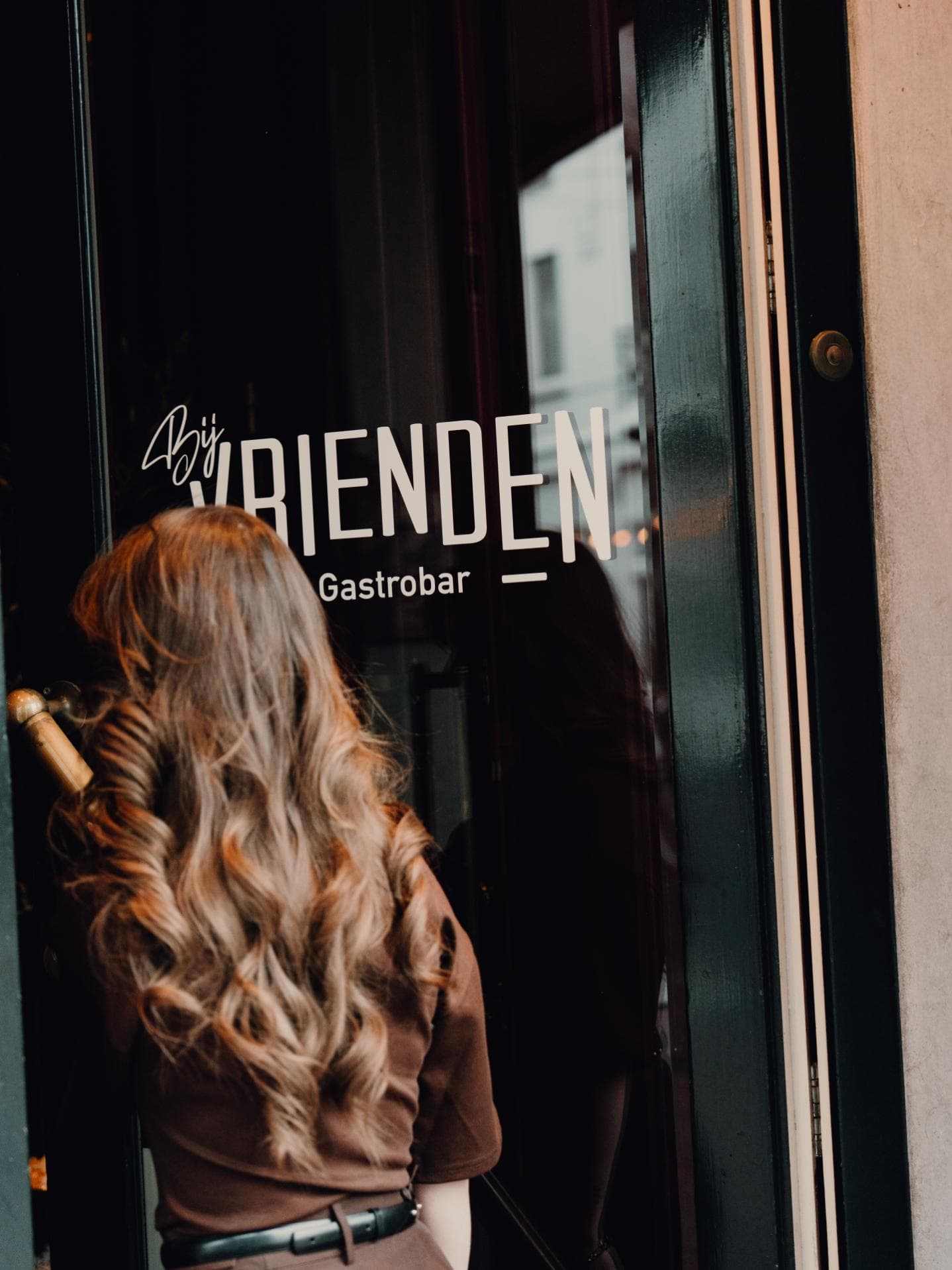 Bij Vrienden — Feestje in Helmond